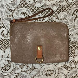 🤎Tan Gap Leather Clutch🤎